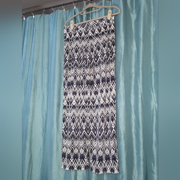 Printed Blue and White Palazzo Pants - Picture 3 of 6